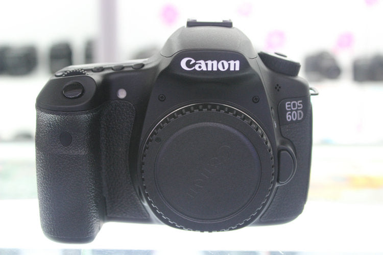 USED Canon EOS 60D 18 MP CMOS Digital SLR Camera with 18-55mm f/3.5-5.6 IS II SLR Lens