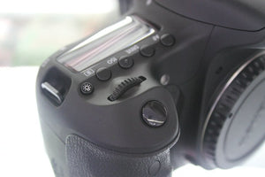USED Canon EOS 60D 18 MP CMOS Digital SLR Camera with 18-55mm f/3.5-5.6 IS II SLR Lens