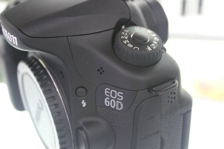USED Canon EOS 60D 18 MP CMOS Digital SLR Camera with 18-55mm f/3.5-5.6 IS II SLR Lens