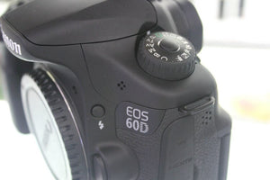 USED Canon EOS 60D 18 MP CMOS Digital SLR Camera with 18-55mm f/3.5-5.6 IS II SLR Lens
