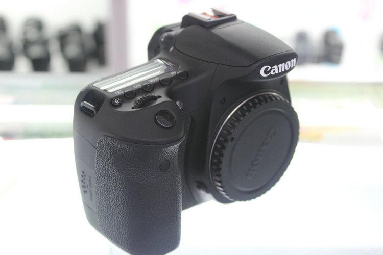 USED Canon EOS 60D 18 MP CMOS Digital SLR Camera with 18-55mm f/3.5-5.6 IS II SLR Lens